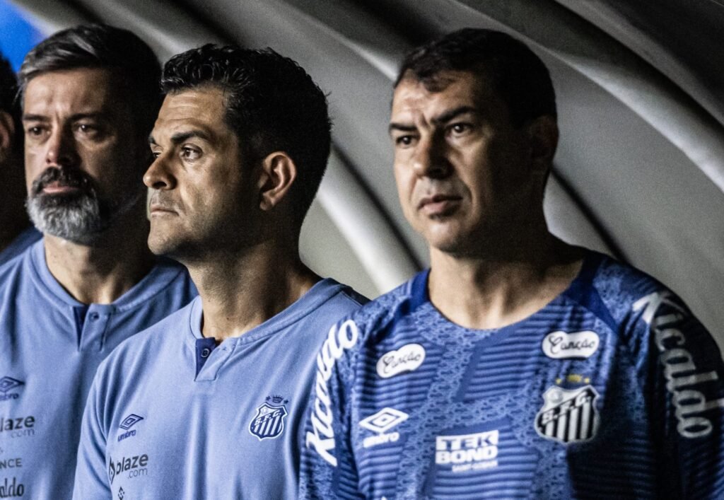 Nova atuação constrangedora do Santos prova que problemas vão além de Carille