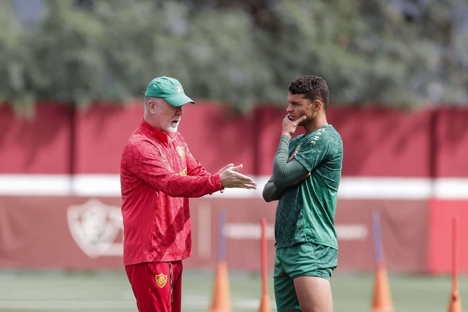 Retorno de Thiago Silva contra o Grêmio ainda não é certo; Fluminense adota cautela