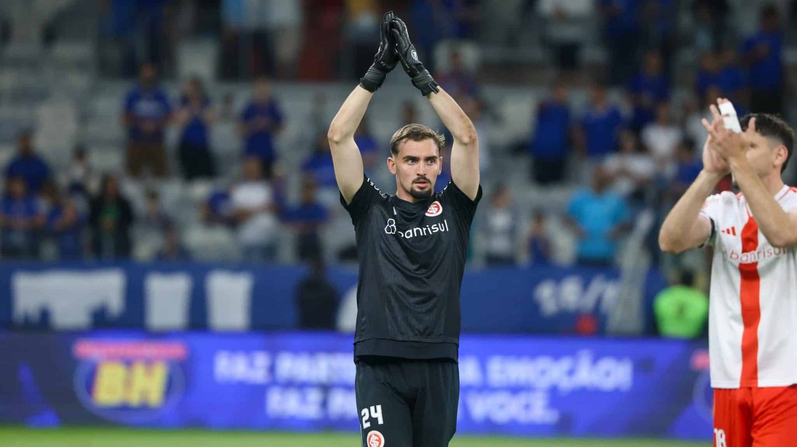 Terceiro goleiro do Internacional vira herói e garante empate com o Cruzeiro