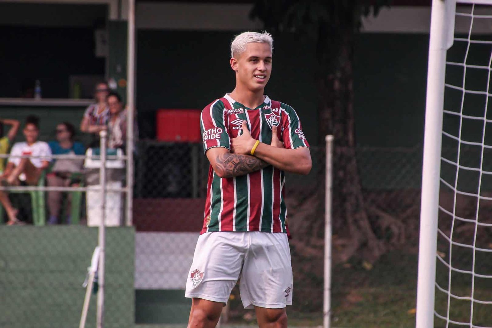o que impede joia da base de brilhar no Fluminense?