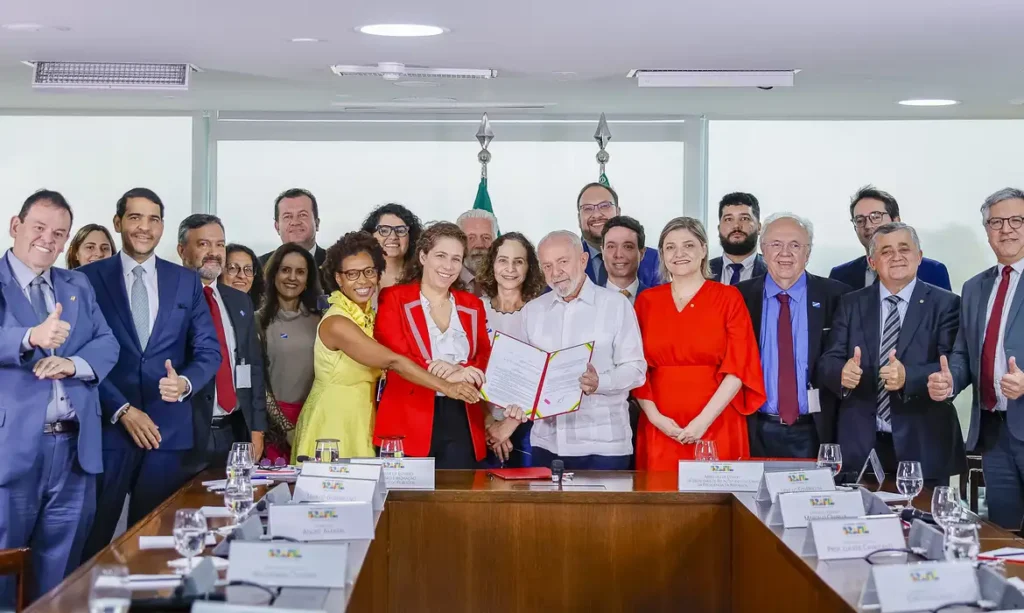 Lula sanciona lei que unifica regras para concursos federais