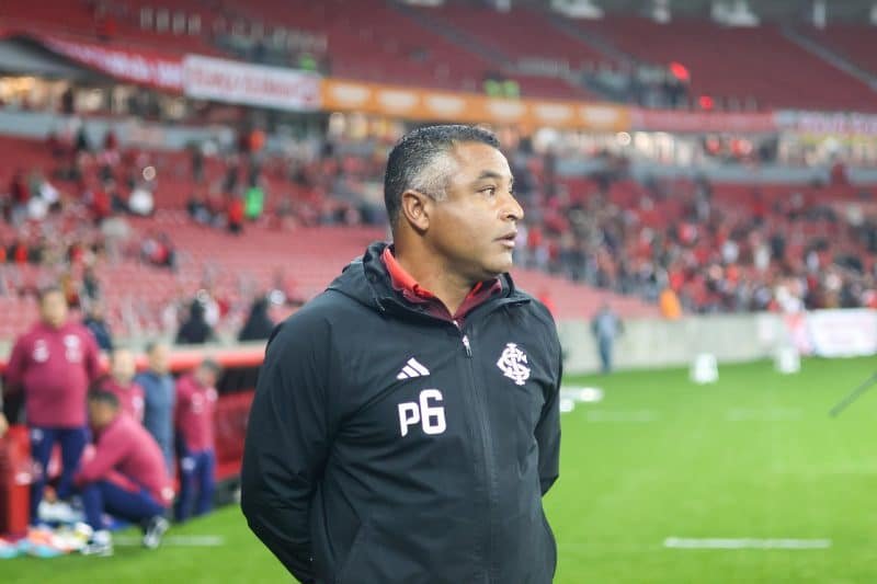 após gol mais bonito da carreira, Mercado recebe pedido especial de Roger Machado