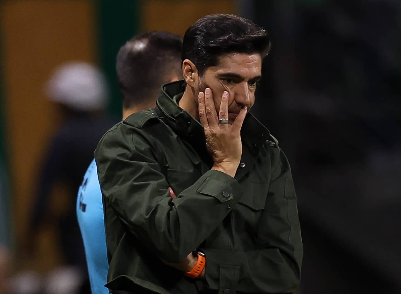 quem fica com a vaga do lesionado Estevão no Palmeiras?