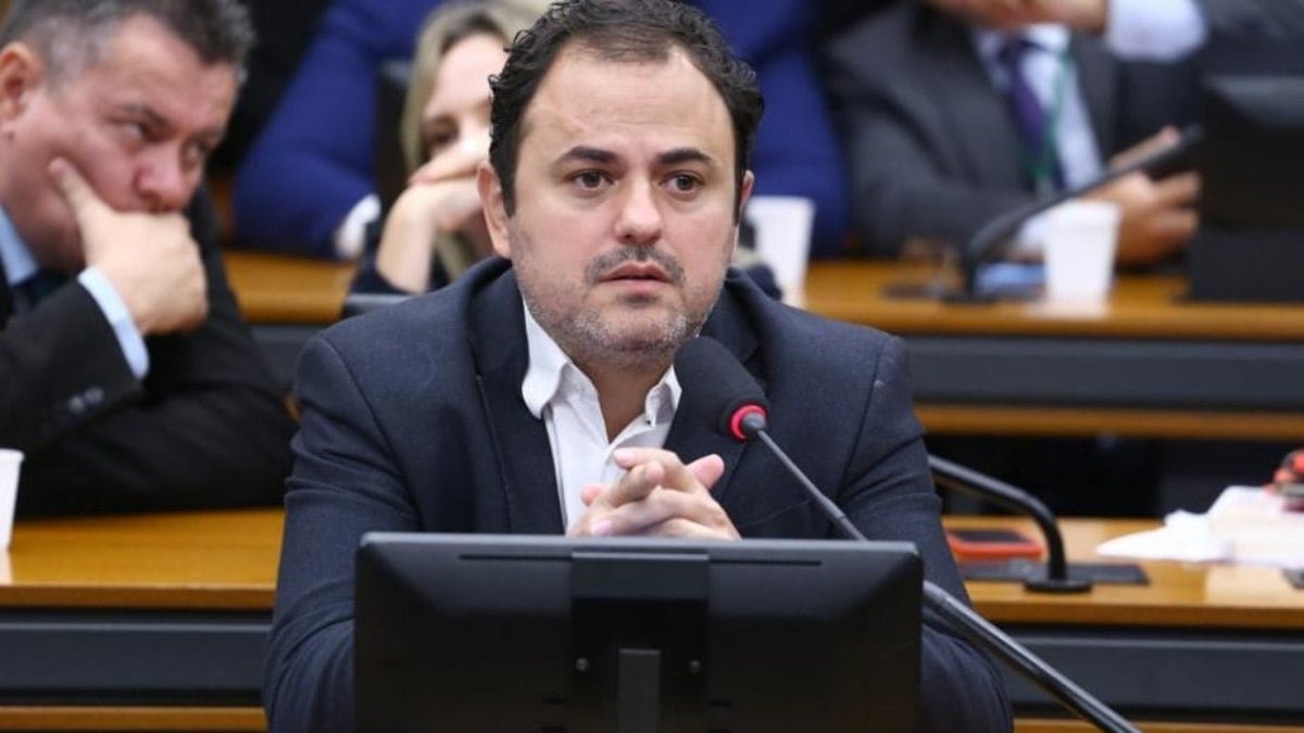 Conselho de Ética aprova cassação de Glauber Braga após agressão a militante do MBL