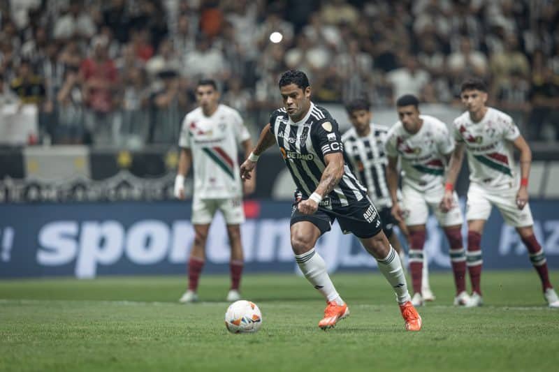 Predestinado Deyverson salva Atlético-MG em noite de terror de Hulk e Paulinho