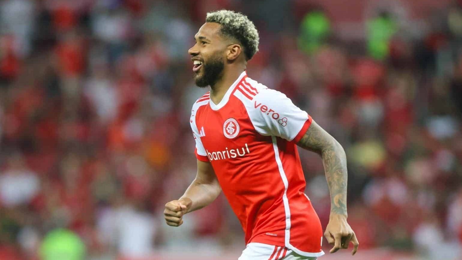 Sinergia com a torcida e ‘Lei do Ex’ garantem mais uma vitória para o Inter no Beira-Rio