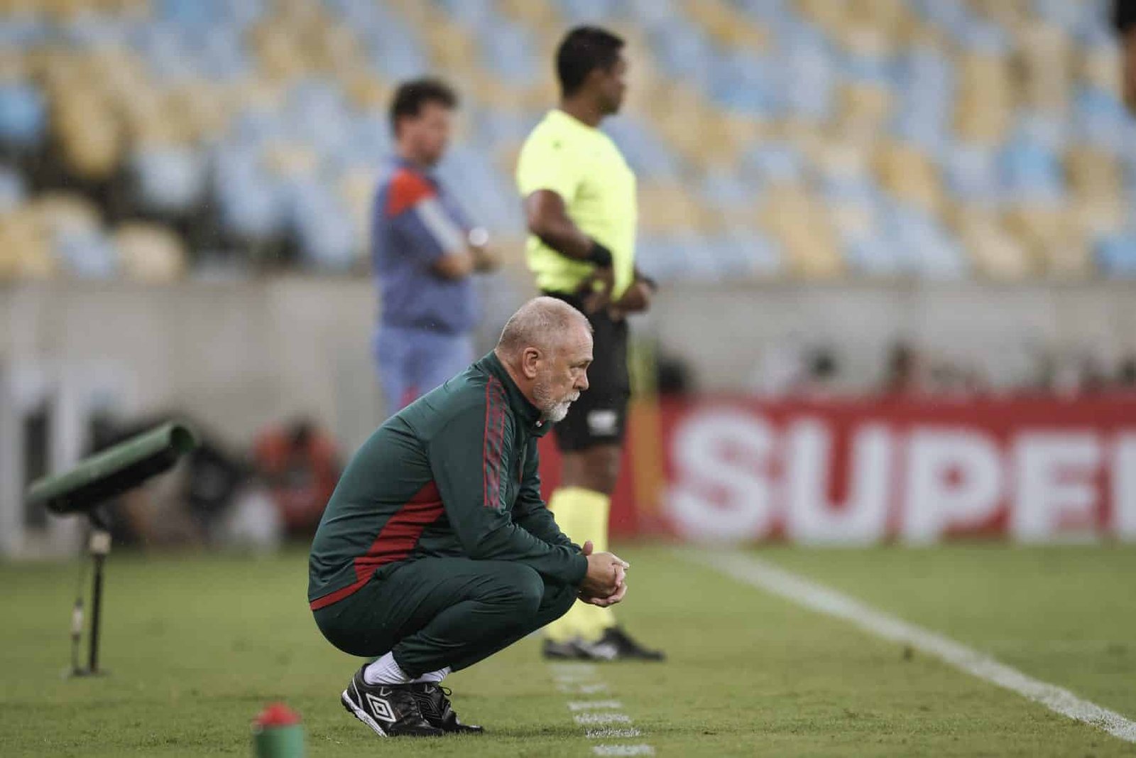 A pressão veio de perto, mas o Fluminense resistiu na luta contra o rebaixamento