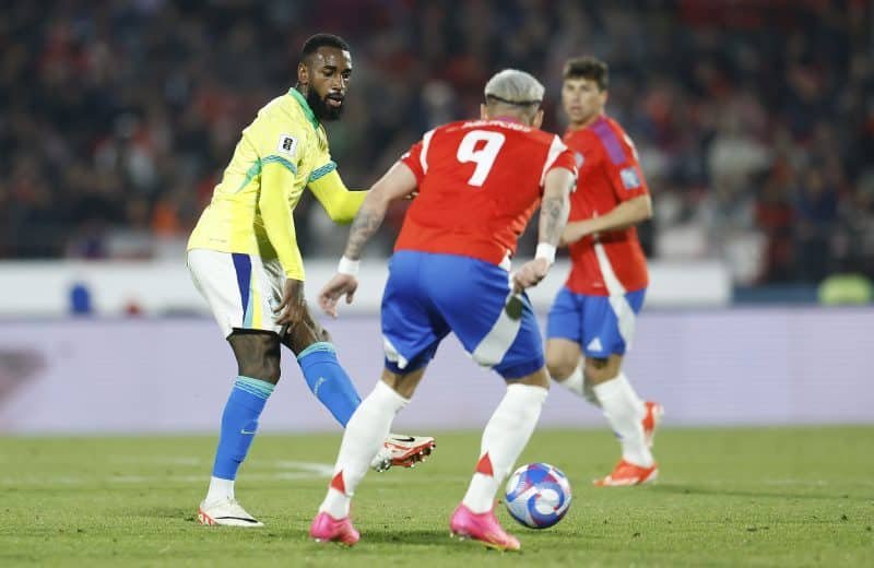 Aconteceu de tudo em uma caótica entrevista coletiva de Gérson pela Seleção