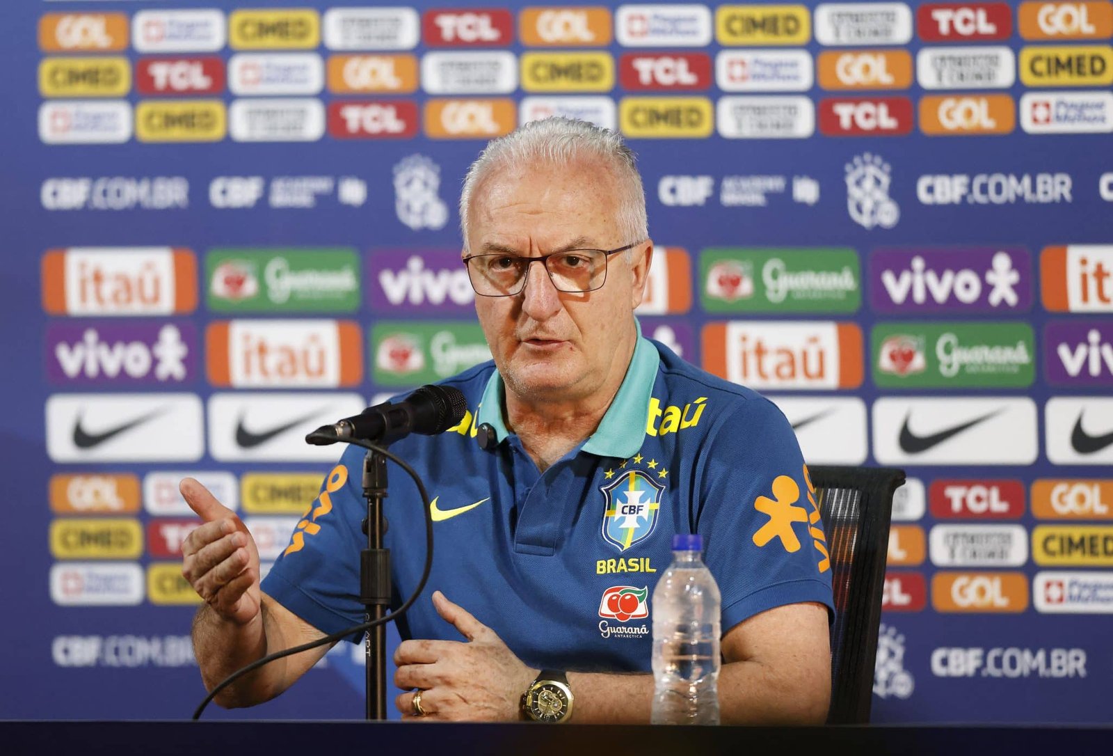Dorival convoca Seleção Brasileira sem Endrick e com Murillo; veja a lista