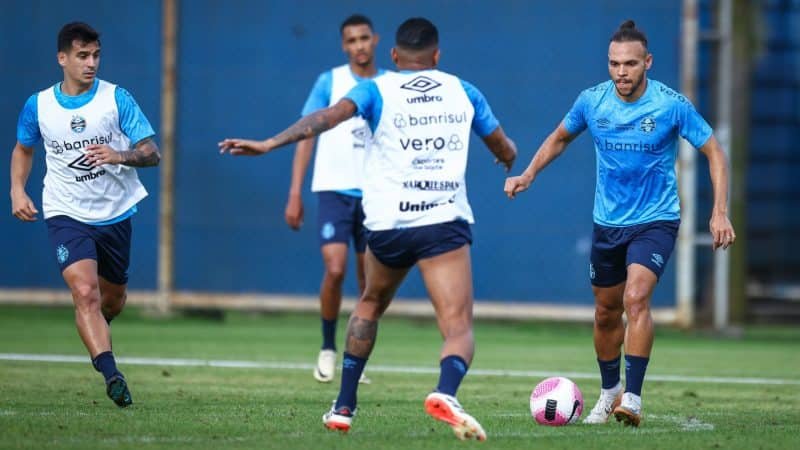 Dirigente do Grêmio culpa próprio clube por polêmica sobre ausência de Renato; entenda