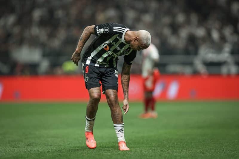 Deyverson vive mais uma noite mágica e Atlético atropela o River