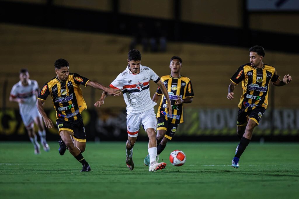 onde assistir ao vivo e escalações – 15/11