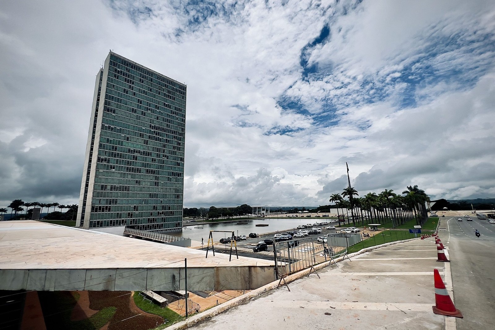 Deputados sugerem PEC alternativa para controlar crescimento de gastos públicos