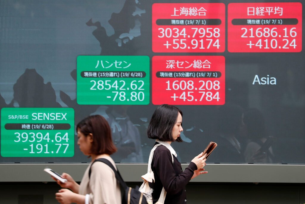Bolsas da Ásia fecham em alta com mercado imobiliário chinês e dados dos EUA no radar