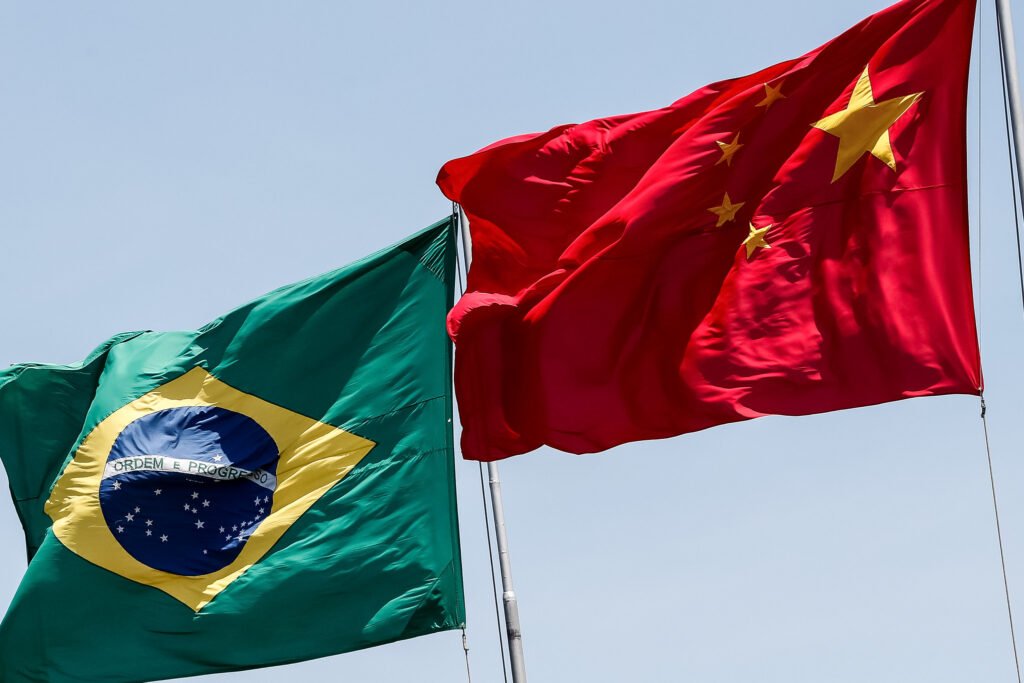 “Taxações de Trump podem beneficiar relação do Brasil com China”, explica especialista