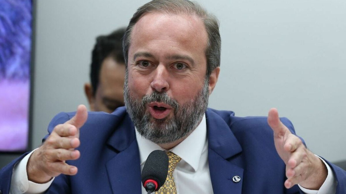 Horário de verão só vai voltar se for ‘imprescindível’, diz Silveira