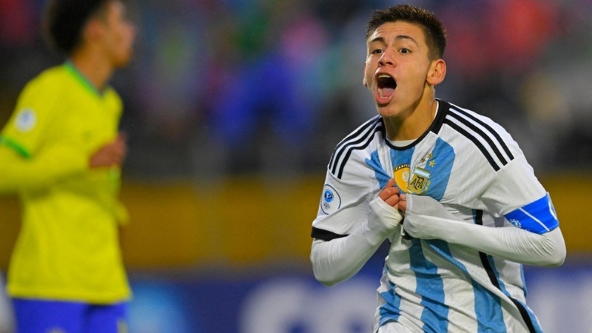 River Plate tenta estender empréstimo de Echeverri junto ao City