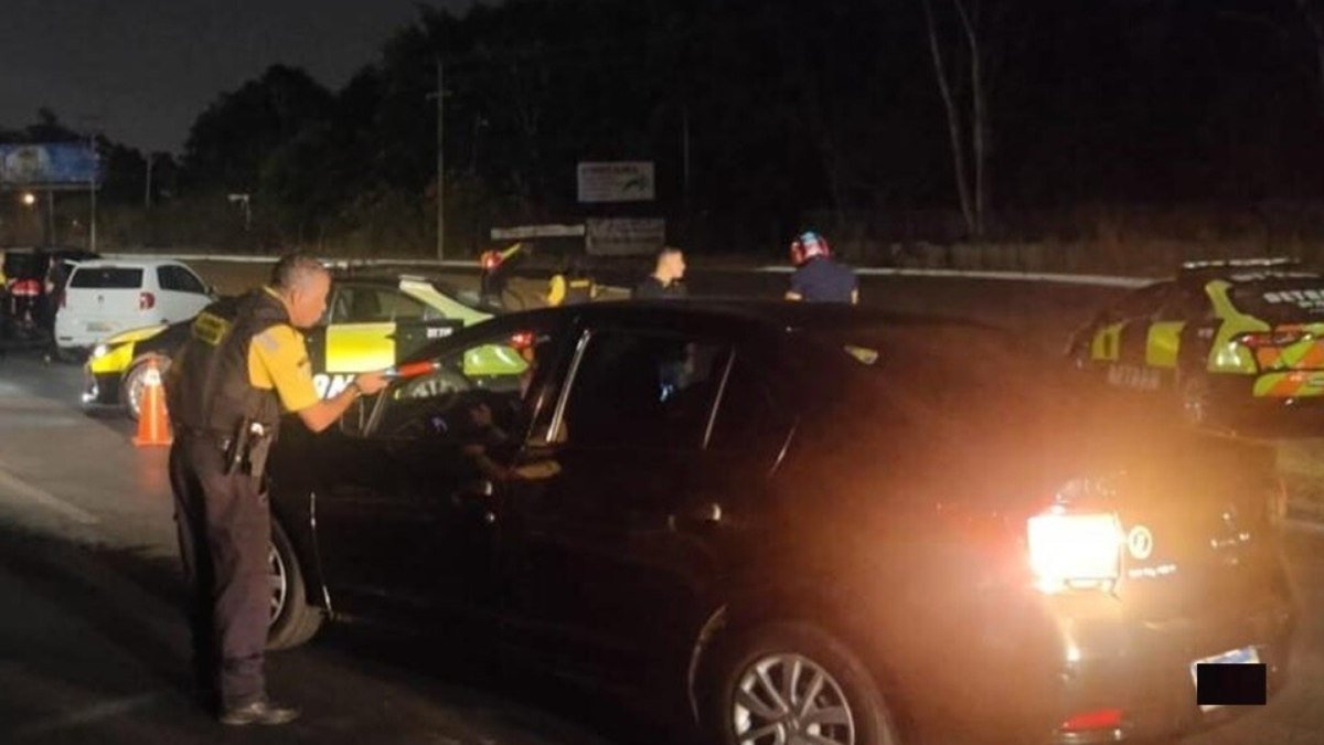 Detran-DF autua 109 condutores por dirigir após beber