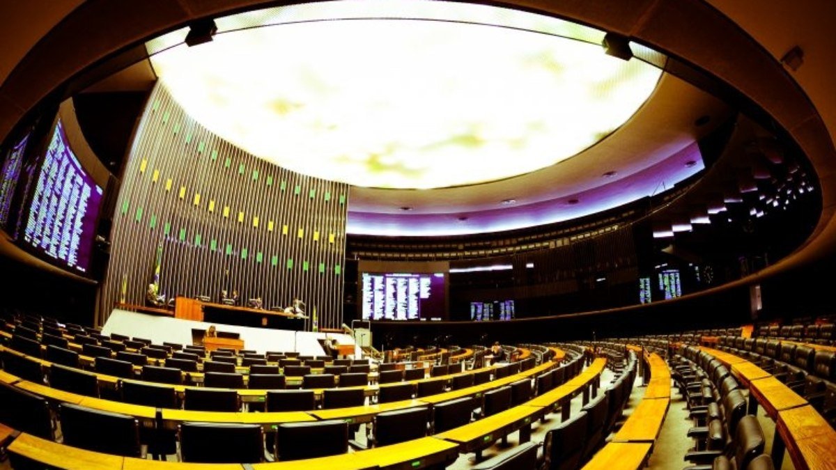 Chuva provoca vazamento no Plenário Ulysses Guimarães, na Câmara dos Deputados