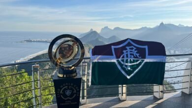 Fluminense leva taça do Mundial de Clubes ao Pão de Açúcar