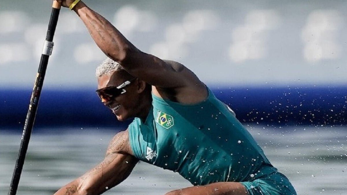 Isaquias Queiroz avança direto à semifinal da canoa individual
