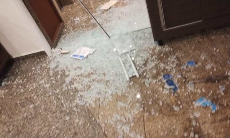 Homem invade hotel e atira contra hóspedes em Araraquara (SP) Homem invade hotel e atira contra hóspedes em Araraquara (SP)
