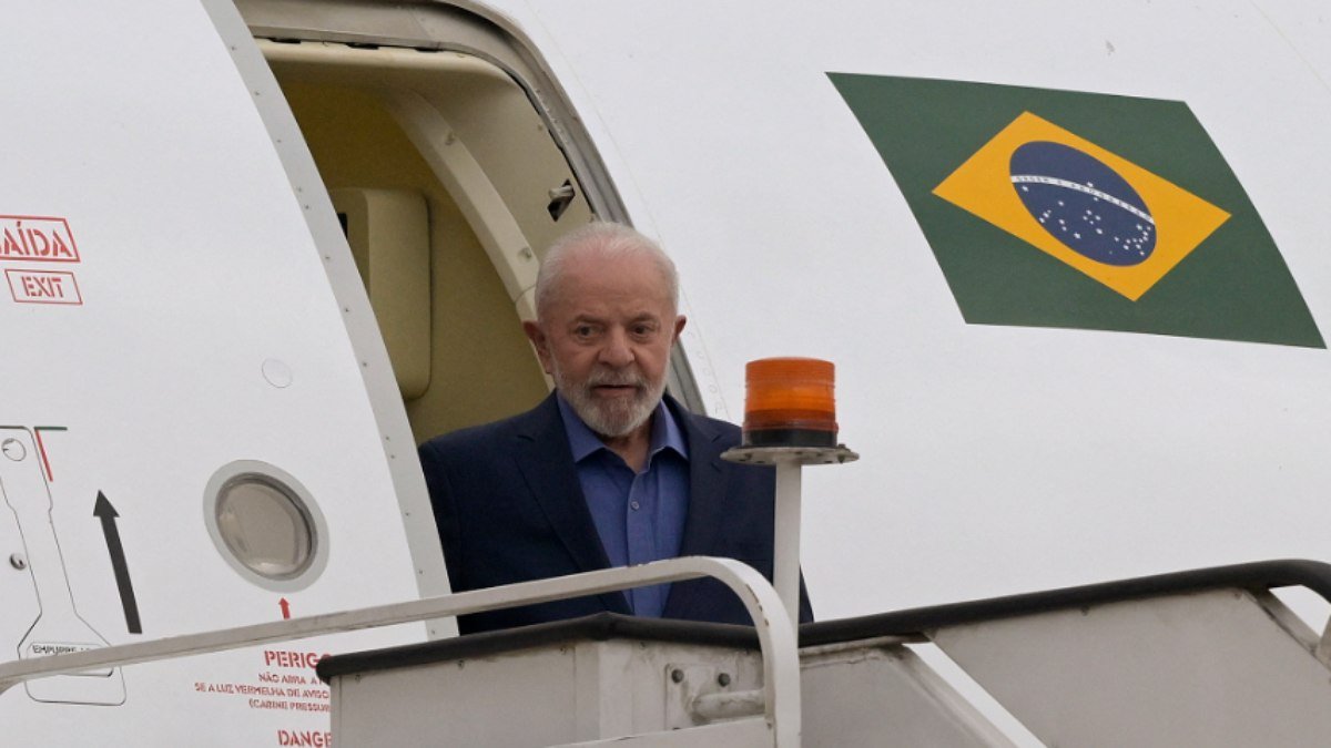 Piloto do avião de Lula pediu ajuda de bombeiros após ter falha técnica no México