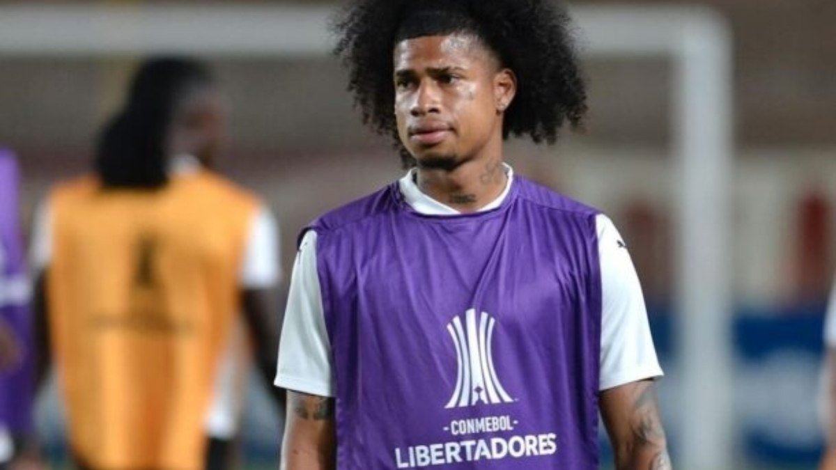Promissor, jogador do Equador morre em acidente