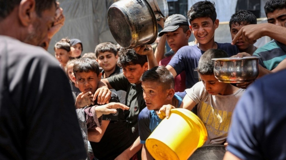 Guerra em Gaza obriga crianças a trabalhar e deixar brincadeiras de lado