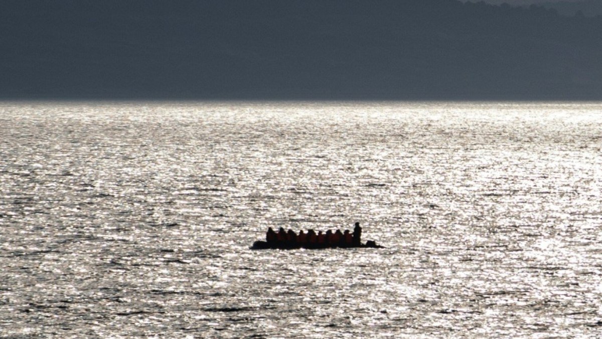 Quatro migrantes, incluída uma criança, morrem em travessia do Canal da Mancha