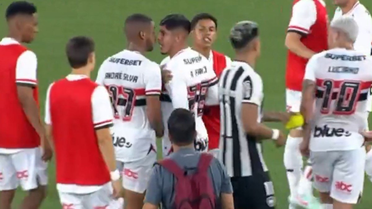 Alan Franco e André Silva quase se agridem; assista