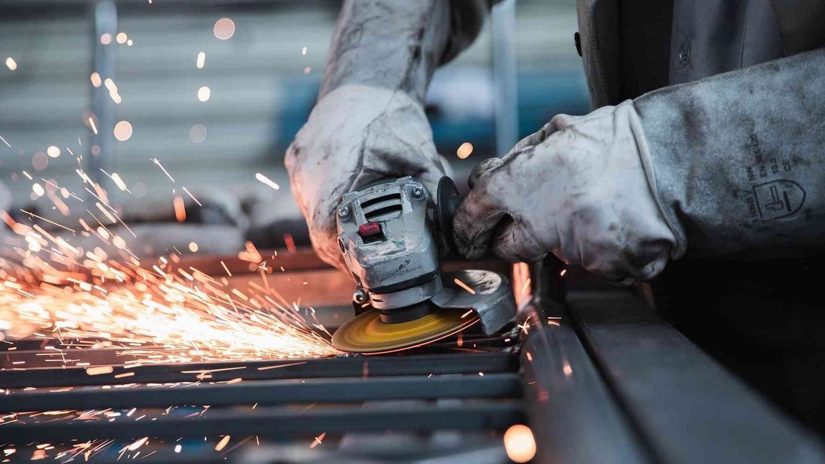 Democratizando a felicidade no trabalho: revendo a escala 6×1