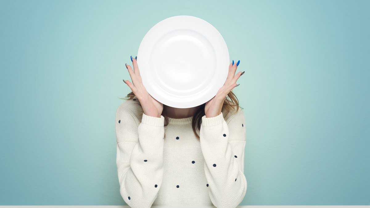 Por que comer poucas vezes no dia não vai te ajudar a emagrecer?