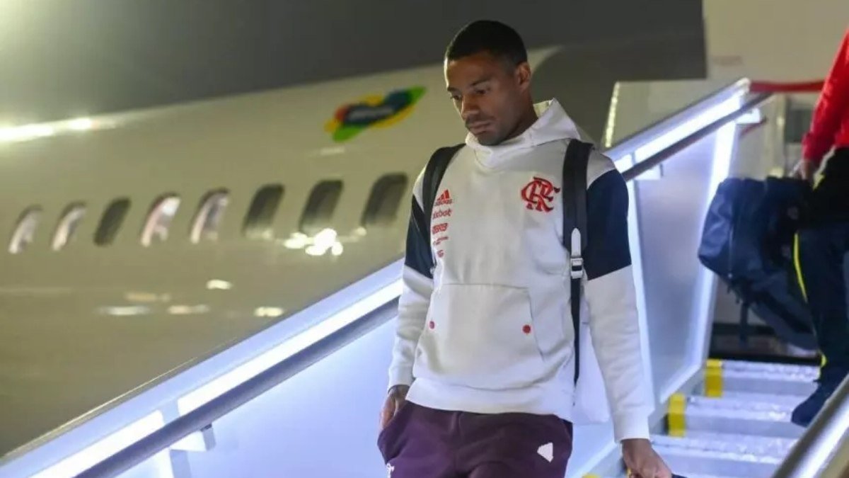 Flamengo embarca para o Uruguai visando decisão contra o Peñarol
