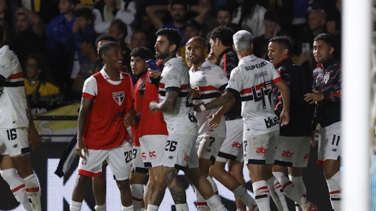 Liziero marca golaço e salva o São Paulo de derrota contra o Criciúma
