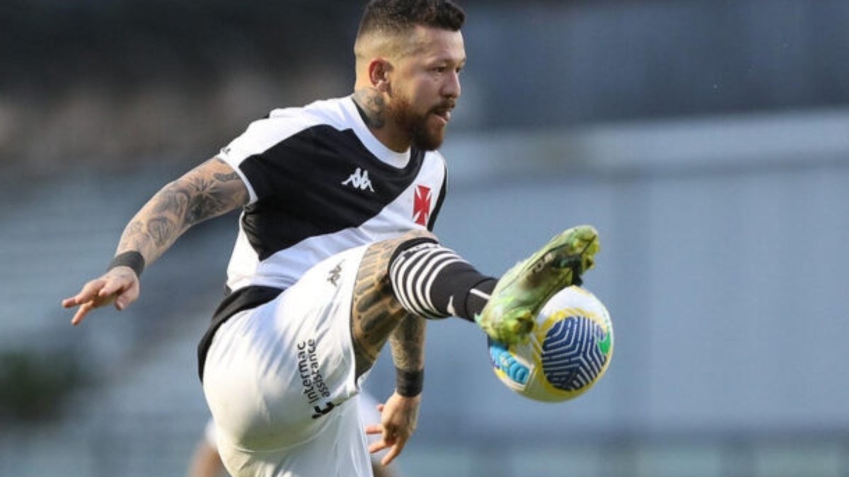Rossi volta a atuar pelo Vasco após 19 jogos; Paiva explica