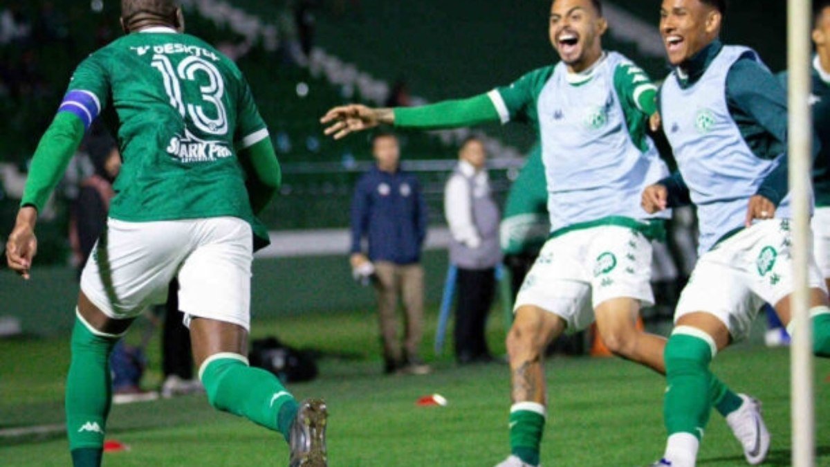 De virada, Guarani bate CRB e segue vivo na luta contra o Z4 da Série B