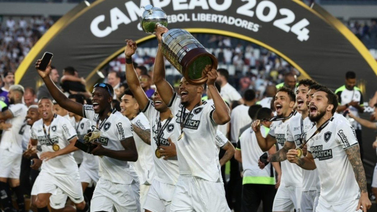 Depois de ganhar a 1ª Libertadores, Botafogo ressurge e vai por mais