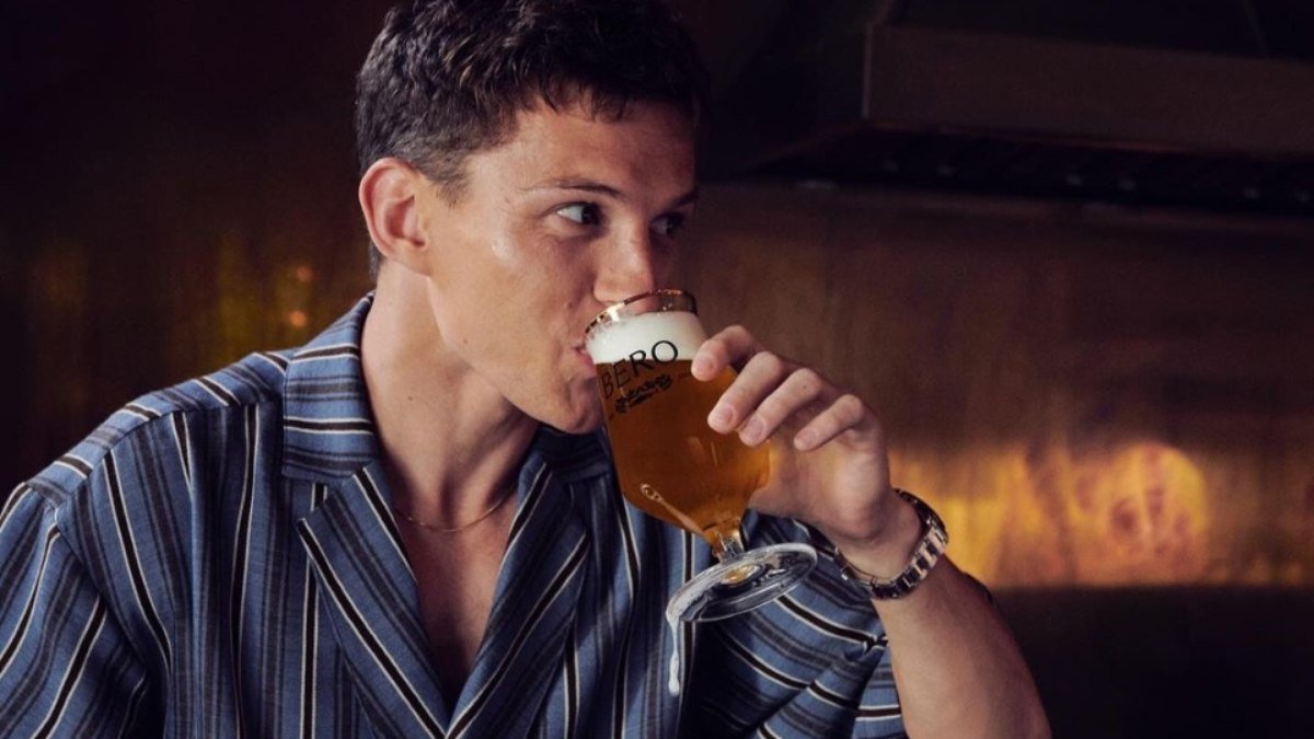 Tom Holland lança cerveja sem álcool dois anos depois de estar sóbrio