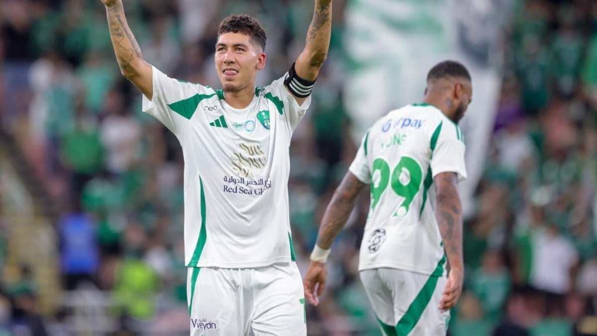 Firmino sai do banco e garante vitória do Al-Ahli no Liga Saudita