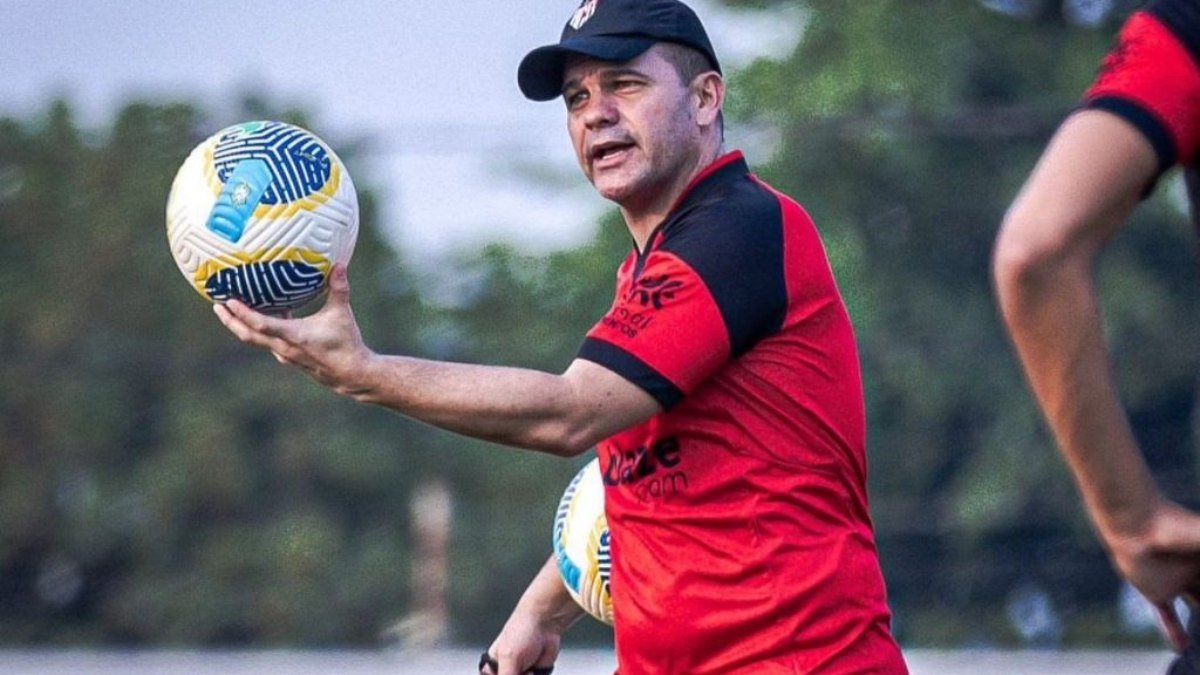Umberto Louzer comenta sobre situação atual do Atlético-GO e planos para 2025: ‘Todos estão sendo avaliados’ Umberto Louzer comenta sobre situação atual do Atlético-GO e planos para 2025: ‘Todos estão sendo avaliados’