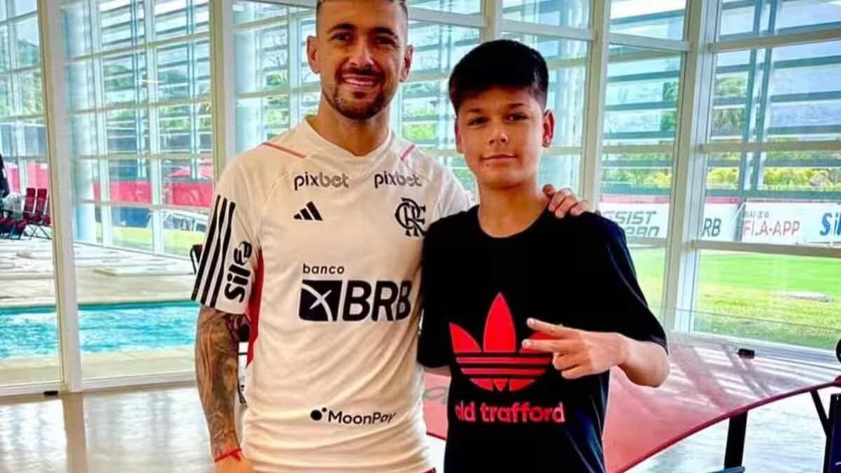 Flamengo vence concorrência pesada por promessa de 15 anos