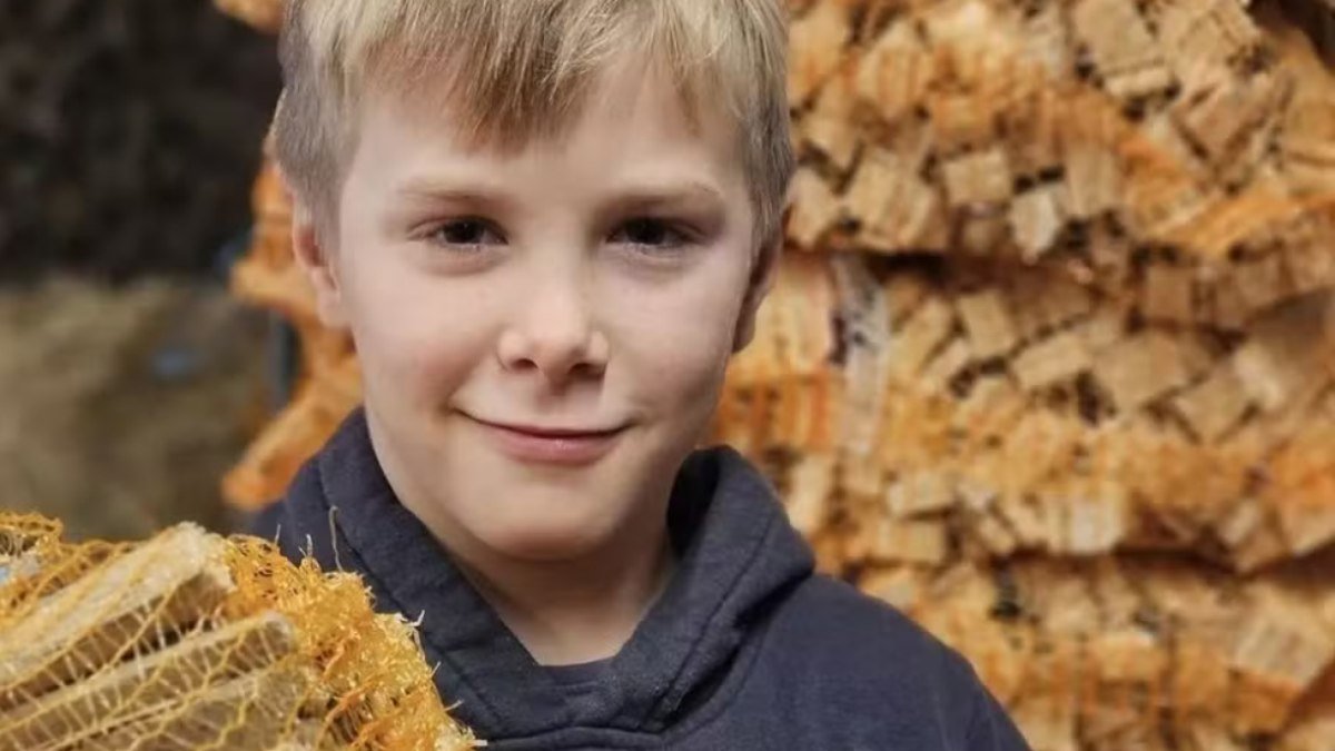 Menino de 9 anos junta dinheiro para comprar casa própria
