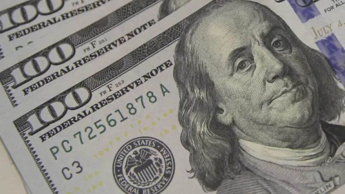 Dólar fecha em alta e tem valor mais alto em três anos