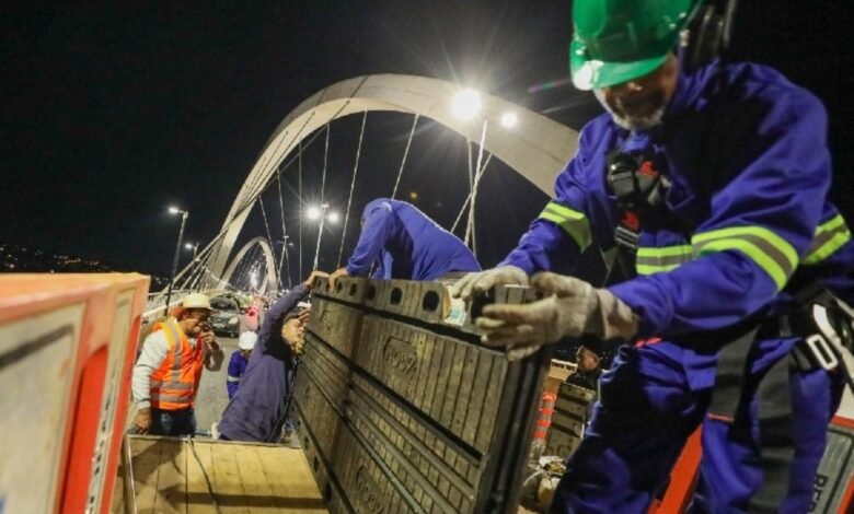 Ponte JK passa por primeira grande reforma desde a inauguração Ponte JK passa por primeira grande reforma desde a inauguração