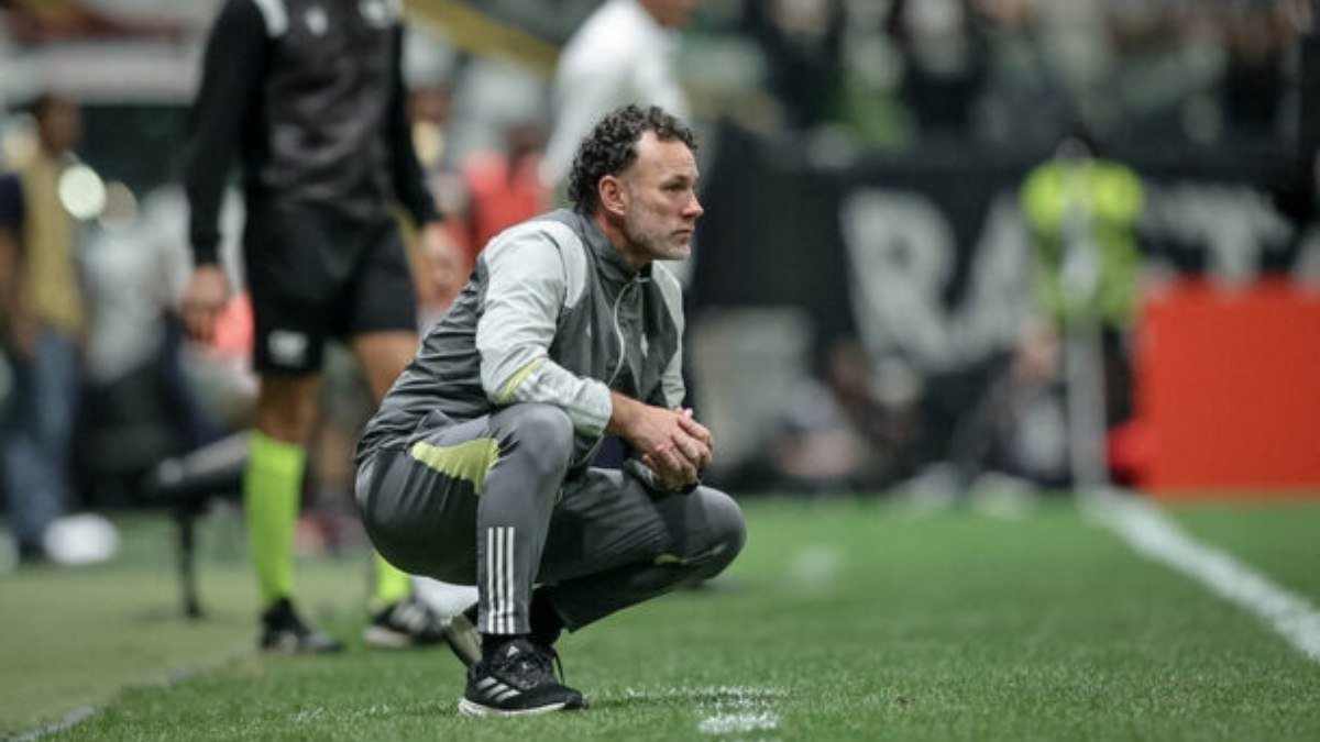 Milito celebra vaga na final, mas quer título para ‘coroar’ trabalho