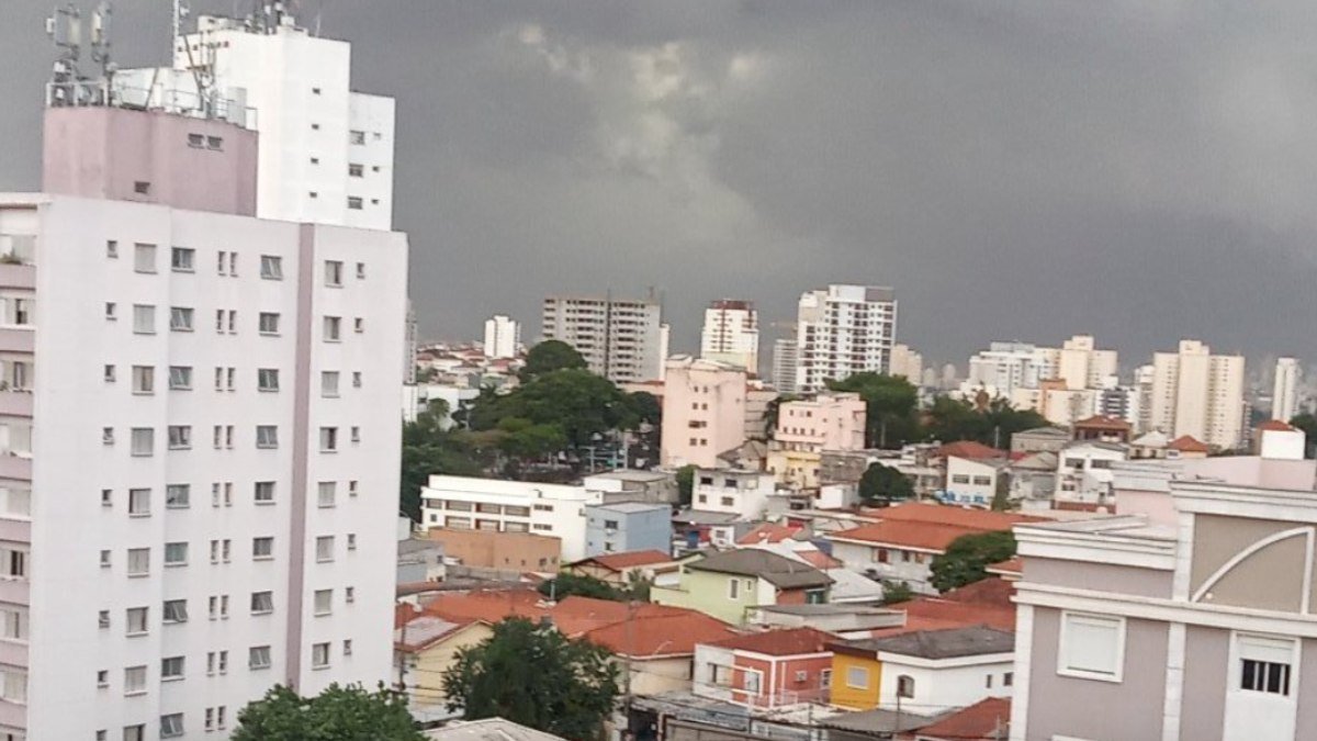 Tempestade volta a atingir São Paulo e deixa mais de 100 mil imóveis sem luz