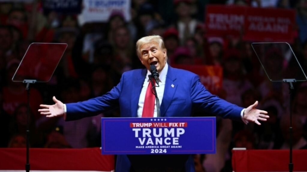 Trump ataca latinos e Kamala em Nova York; democrata devolve as críticas