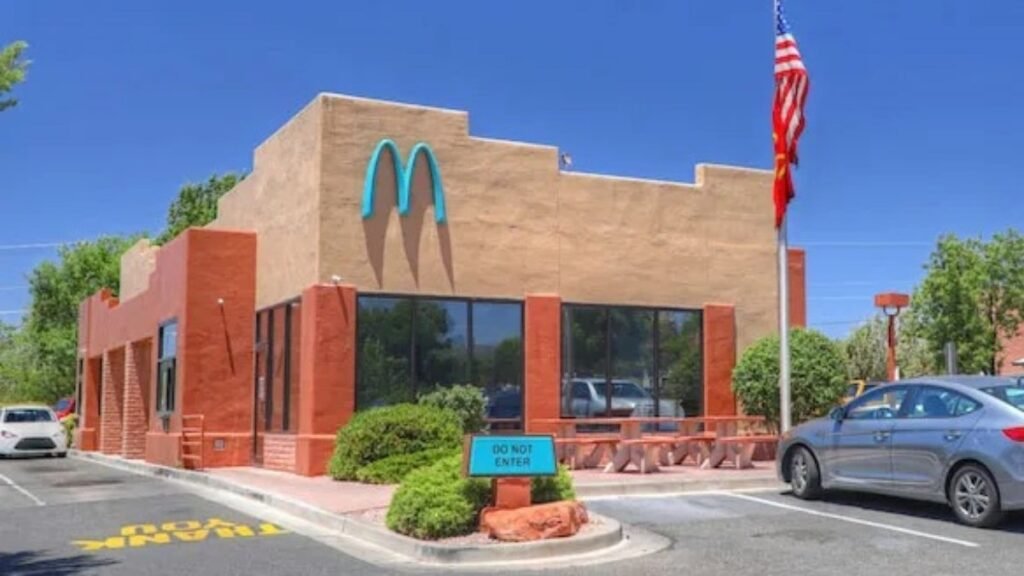 Descubra por que este é o único McDonald’s com arcos azuis