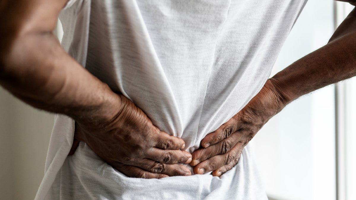 Dicas para amenizar as dores lombares no pré e pós-treino